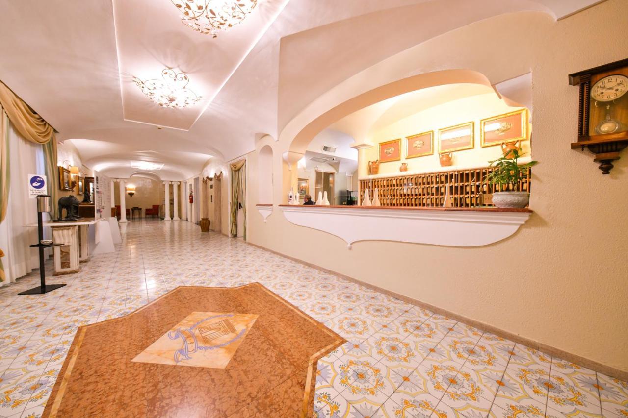 Grand Hotel Terme Di Augusto 라코아메노 외부 사진